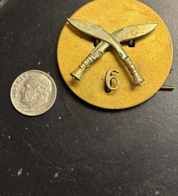 Rare military medal, 1817 Queen Elizabeth’s own 6th Gurkha Rifles Cap Badge - Picture 3 of 3